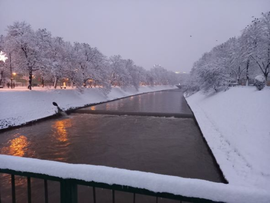 Vikend Je Pred Vratima Obla No Slab Snijeg A Sun Ano E Biti