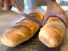 NAJBOLJI JE KAD HRSKA: Na brzinu napravite kruh kao iz pekare i iznenadite ukućane… (VIDEO)