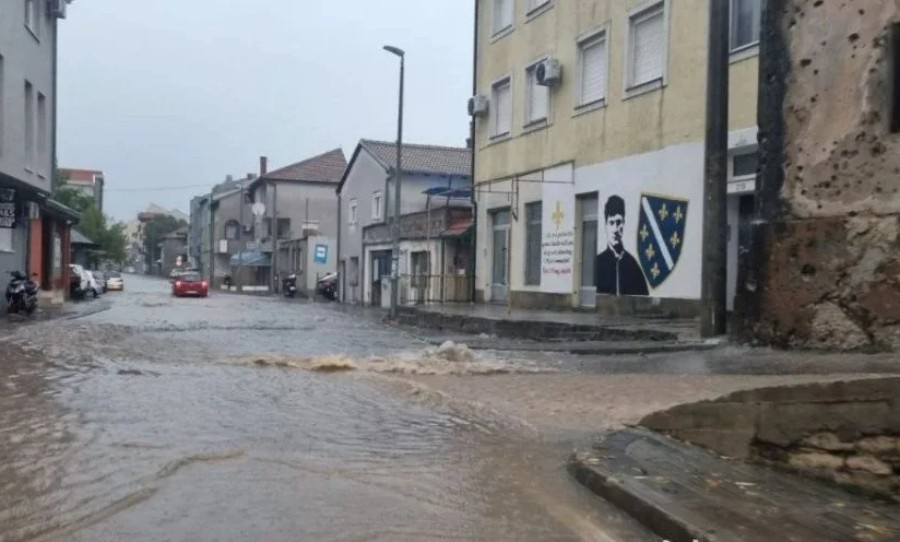 NEVRIJEME NA JUGU ZEMLJE Poplavljene ulice kod Drženice se prosula