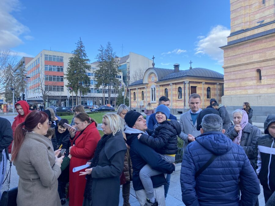 ISPAŠTAJU ZBOG POLITIČKIH PREPUCAVANJA Roditelji djece s poteškoćama u