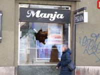 'SB' NA LICU MJESTA: Nakon navoda o svinjetini u bureku - razbijen izlog još jedne pekare 'Manja' u Sarajevu (FOTO)