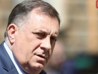 GDJE JE NESTAO DODIK: Debakl na stranačkoj konvenciji u Bijeljini, na bini samo plakati s likom lidera SNSD-a...