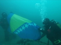 KLUB EKSTREMNIH SPORTOVA SPECTRUM BIHAĆ: Dan državnosti obilježen postavljanjem zastave BiH na dno rijeke Une (VIDEO)