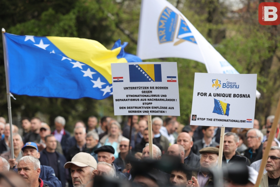 DEMONSTRACIJE U SARAJEVU: Protesti Na Tri Lokacije, Poziv Na Vraćanje ...