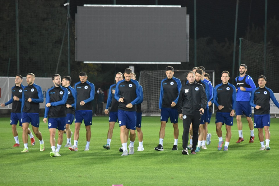 NASTAVLJAJU S PRIPREMAMA: Bh. Reprezentativci Trenirali U Zenici (FOTO ...