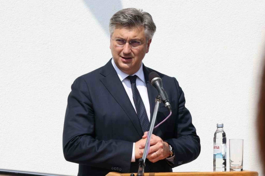 PREMIJER HRVATSKE ANDREJ PLENKOVIĆ: 'Tamo Gdje Su Došli Migranti Iz ...