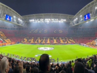 SLIKA SA TRIBINA, A KASNIJE I SA TERENA - FENOMENALNA: Pogledajte koreografiju navijača Galatasaraya uoči utakmice sa Manchester Unitedom (VIDEO)