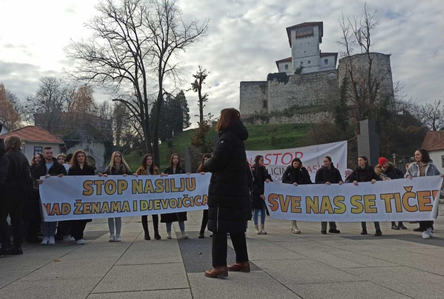 JoŠ Jedna Šetnja U GradaČcu Našli Smo Se U Teškoj Situaciji Zbog Gnusnog Zločina Iz Augusta 4019