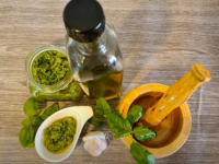 NAPRAVITE OVU POZNATU ITALIJANSKU DELICIJU: Pesto sos obogatit će okus jelima, a pravi se...