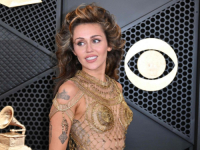 PRAVO REMEK-DJELO: Haljinu od ziherica za Miley Cyrus izrađivali su nevjerovatnih 675 sati  (FOTO)
