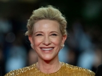 NEPOGREŠIV STIL: Ovako se dolazi u Cannes, Cate Blanchett sve oduševila u zlatnoj haljini (FOTO)