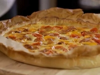 SPECIJALITET DANA: Danas pravimo pitu od svježeg sira, mini paradajza i mozzarelle (VIDEO)