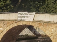 LJUBAVNI TRANSPARENT U SARAJEVU IZAZVAO LAVINU KOMENTARA: 'Ramiz je kriv samo što je dav'o!' (FOTO)