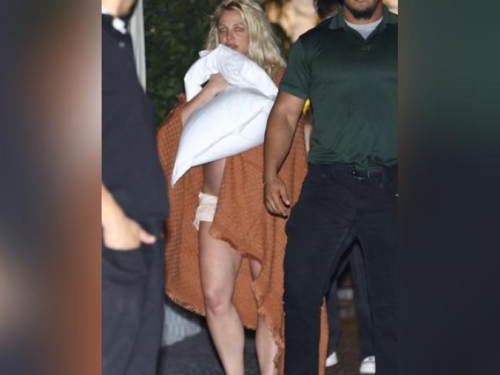 PONOĆNA DRAMA U LOS ANGELESU: Hitne službe intervenisale nakon incidenta sa Britney Spears, iz hotela je izašla u šoku i bosa (FOTO)