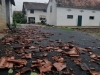 OLUJNO NEVRIJEME POHARALO JOŠ JEDNO MJESTO U BiH: Vjetar oštetio krovove, usjeve i obarao drveće