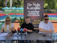 IZVEST ĆE HITOVE PUŠENJA I TOP LISTU NADREALISTA: Nele Karajlić u Banjoj Luci 'slavi 40 godina otkako je crko Marshall'