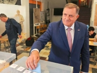 UZNEMIRUJUĆI SADRŽAJ: Pogledajte šta su građani Srbije poručili Miloradu Dodiku nakon glasanja na beogradskim izborima…