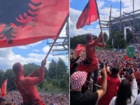 OPĆA LUDNICA PRED OKRŠAJ: Hiljade Hrvata i Albanaca ispred stadiona, a evo koja pjesma 'udara' s razglasa