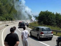 PUNE RUKE POSLA ZA VATROGASCE: Zapalio se automobil na magistralnom putu u BiH...