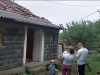 UŽAS U BiH: Grom udario u prozor pod kojim je spavala beba, zasule je krhotine