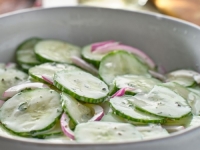 SVEVREMENSKI HIT NA TIK-TOKU: Kremasta salata od krastavaca s lukom idealna za ljetne dane uz roštilj
