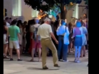 PREPUSTIO SE TRENUTKU: Stariji gospodin na koncertu u Podgorici ukrao svu pažnju, pogledajte i zašto (VIDEO)