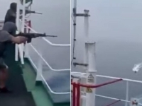 ZANIMLJIV SNIMAK: Smrtonosni podmorski dron približava se brodu, pogledajte reakciju ukrajinske posade! (VIDEO)
