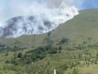 POŽAR NA JAHORINI: Vatrogasci iz oba entiteta u akciji gašenja (FOTO)