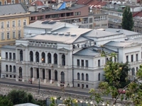 'POTOČARSKE SJENE': Na zgradi NP Sarajevo bit će postavljena instalacija Velije Hasanbegovića posvećena Srebrenici