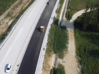 ŽILA KUCAVICA SREDNJE BOSNE: Pogledajte kako teku radovi na asfaltiranju na dionici koja spaja Krajinu i Sarajevo (VIDEO)