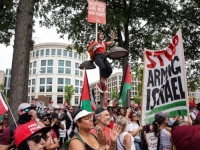 BURNO U SAD-u: Demonstranti se okupljaju u Washingtonu uoči Netanyahuovog obraćanja