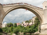 U MOSTARU DANAS SPEKTAKL: Tradicionalni skokovi sa Starog u dvije discipline