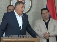 URNEBESAN DETALJ NA DODIKOVOJ PRESSICI: Stevandić jedva čekao da Dodik završi, počeo je zijevati... (VIDEO)