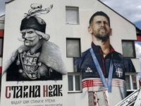 NA SOKOCU OSVANUO ĐOKOVIĆEV MURAL: Lijevo Starina - desno Novak