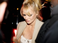 'JEDI, IGRAJ SE, VOLI...': Pamela Anderson pokazala prve stranice svoje knjige (FOTO)