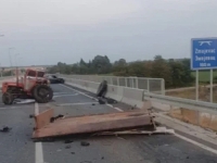 CURE DETALJI UŽASA NA SJEVEROISTOKU BiH: Pijan i bez vozačke dozvole zabio se u traktor i usmrtio vozača, riječ je o sinu poznatog poduzetnika...