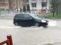 BANJALUKU POGODILO NEVRIJEME: Ulice pod vodom, kolaps u saobraćaju