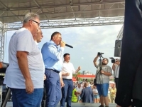 OPET SE UHVATIO MIKROFONA: Dodik zapjevao na Kotlićijadi u banjalučkom naselju Česma (VIDEO)