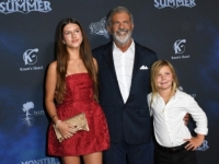 RIJETKI PRIZOR: Mel Gibson poveo djecu na premijeru svog novog filma (FOTO)