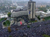 ISPRAĆAJ KAKAV SARAJEVO NE PAMTI: Na današnji dan više od 100.000 ljudi klanjalo je dženazu Aliji Izetbegoviću