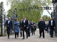 NIJE U DUBROVNIKU, ALI JESTE U POLJSKOJ: Milanović u muzeju Auschwitz-Birkenau odao počast žrtvama holokausta