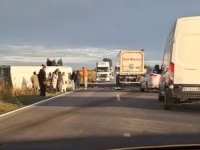 UZNEMIRUJUĆI SADRŽAJ / TRAGEDIJA U SUSJEDSTVU: U sudaru đačkog autobusa i putničkog automobila ima mrtvih...