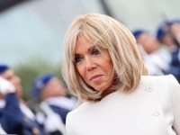 SVI U ŠOKU GLEDAJU U FOTOGRAFIJE BRIGITTE MACRON U KUPAĆEM I NE VJERUJU KAKVE NOGE IMA U 71. GODINI: Ovo je PRIMJER savršenog izdanja za plažu za žene zrelijih godina