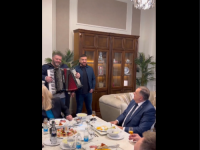 SA ŠAMPANJCA PREŠLI NA RAKIJU: Dodik uz harmonikaše nastavio slaviti Trumpovu pobjedu (VIDEO)