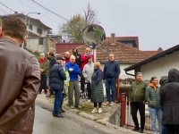 ALARMANTNO U BANJOJ LUCI: Građani na ulicama, strahuje se od širenja zaraze...