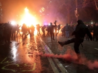 DRAMA U TBILISIJU: Sukob policije i demonstranata zbog odluke o obustavljanju pregovora o pristupanju EU