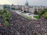 MASOVNE DEMONSTRACIJE U SRBIJI: Pred zgradu vlade Srbije stižu hiljade građana sa samo jednom porukom...