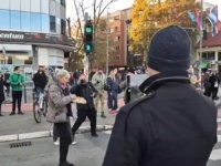 GOTOV PROTEST U NOVOM SADU: Incidenti ispred sjedišta SNS-a, gađali okupljene građane, naprednjaci se smijali (FOTO + VIDEO)