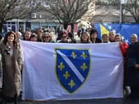 OBRATILI SE GLAVNOM TUŽIOCU BiH: Udruženje žrtava genocida prijavilo policajca iz Banje Luke zbog oduzimanja zastave RBiH