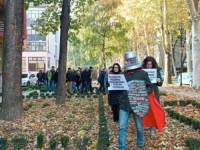 'PROBLEM S KNJIGOM IMAJU PRIMITIVCI': Simbolična podrška solidarnosti kolega bibliotekara i kulturnih radnika Zenica sa zaposlenicima NUBBiH